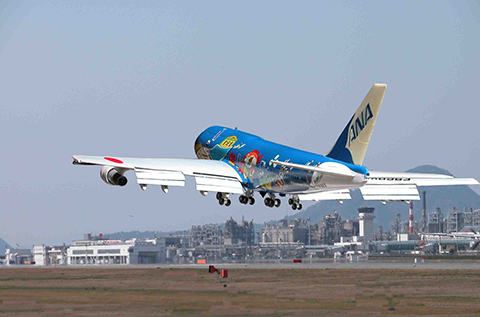 マリンジャンボ松山空港に着陸