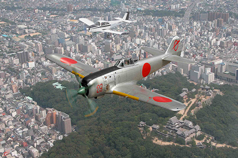 松山城上空の疾風