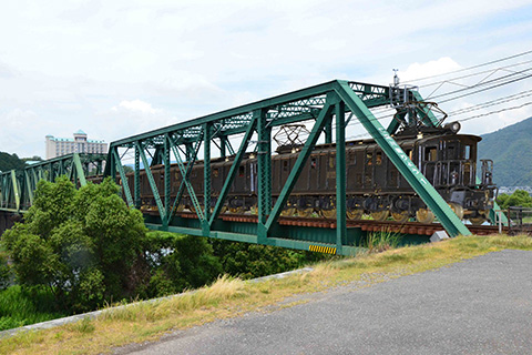 伊野鉄橋の中内電車