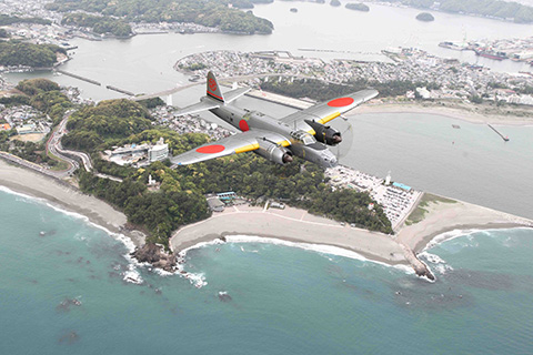 桂浜上空の中内機